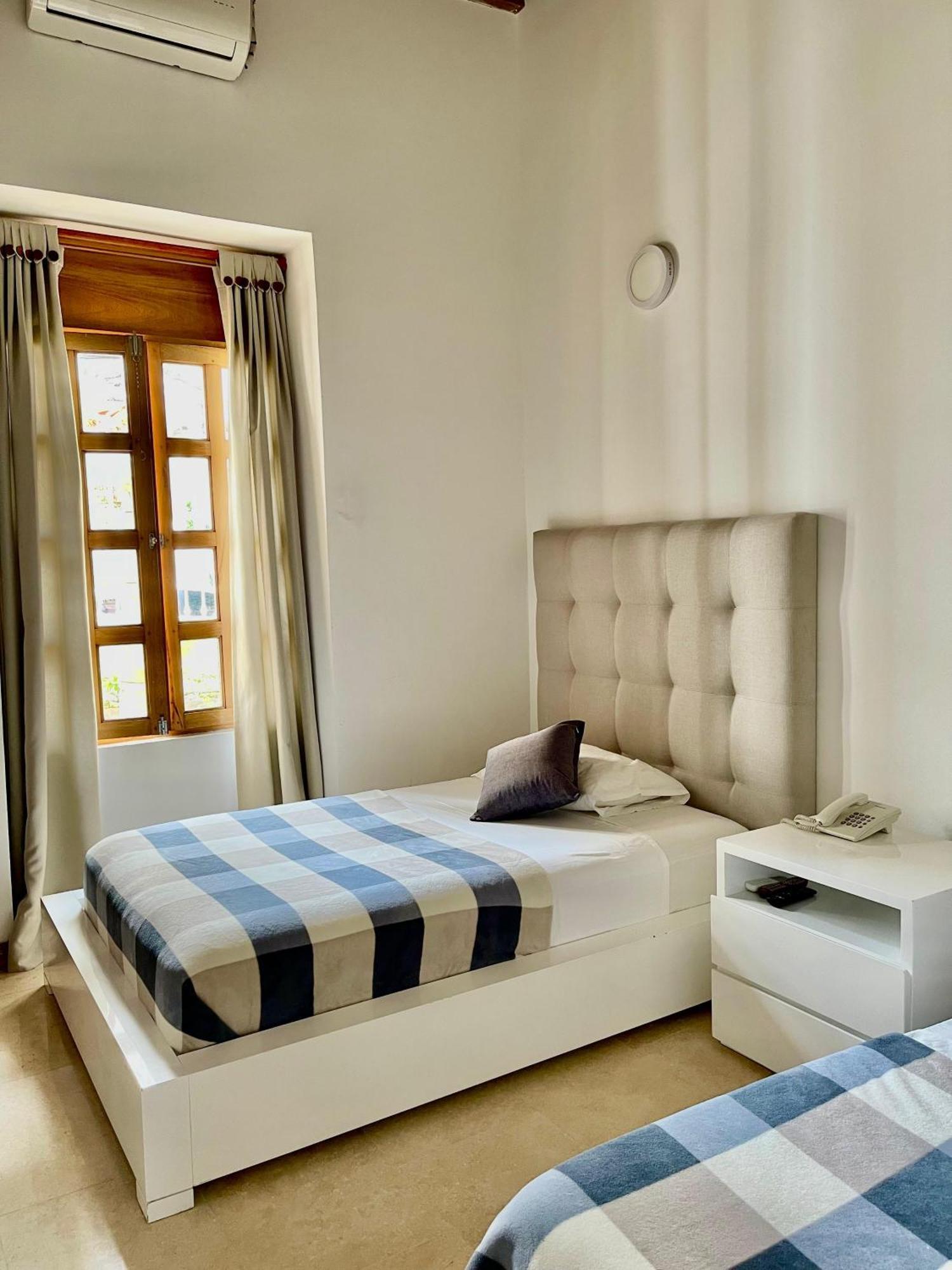 Hotel Cattaleya City Кали Экстерьер фото