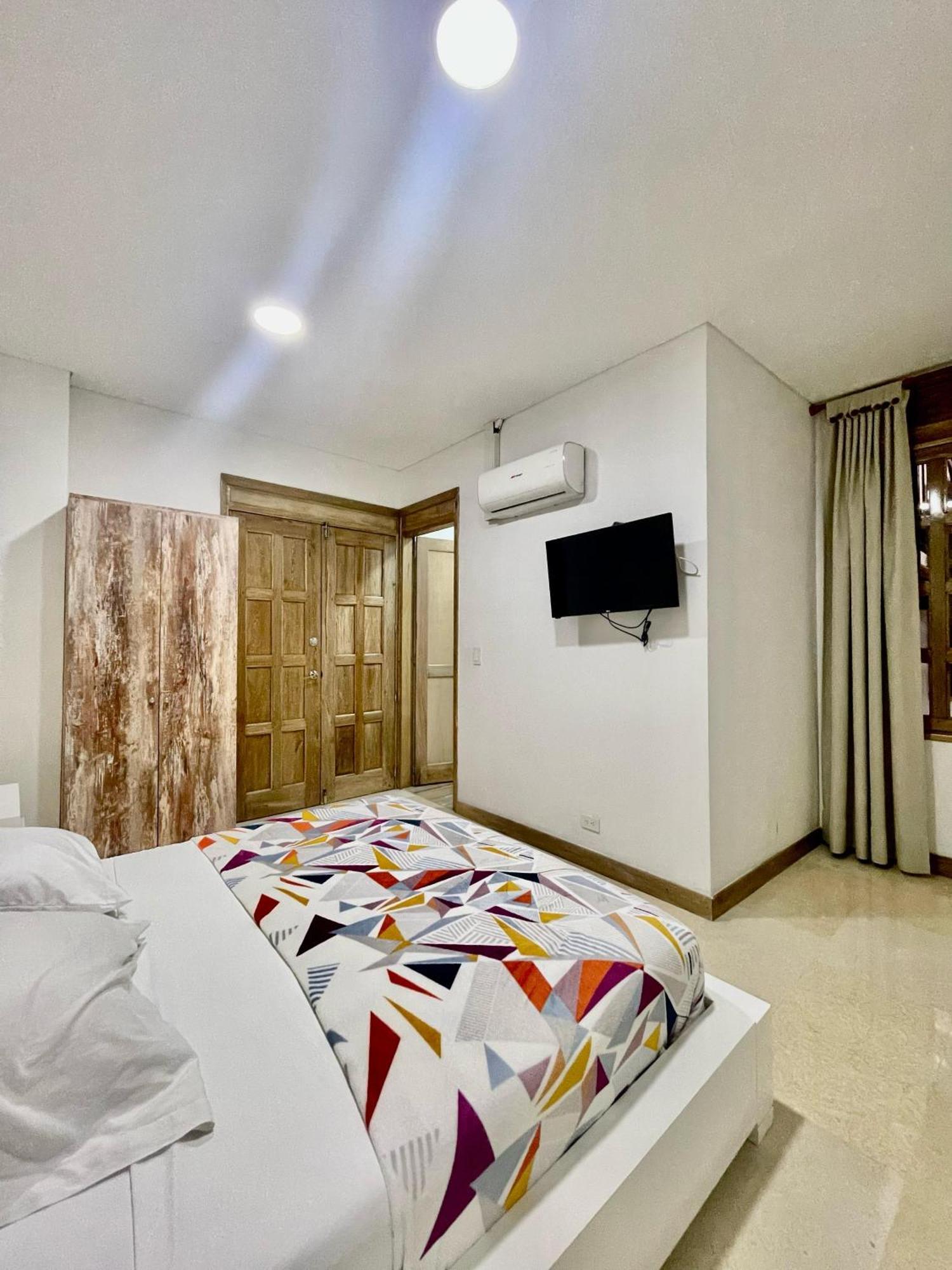 Hotel Cattaleya City Кали Экстерьер фото